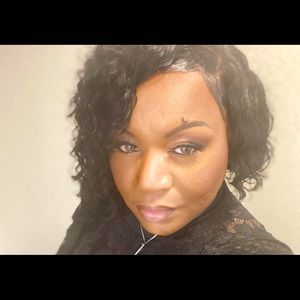 I am Reneé! Make offers!Questions? ASK for details! Transparency is my #1 rule.